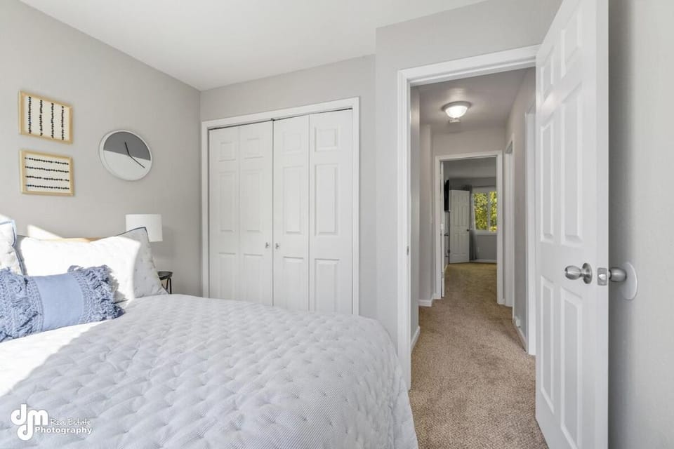 Modern Turnagain Townhome House in Spenard