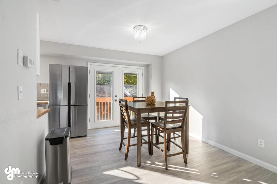 Modern Turnagain Townhome House in Spenard
