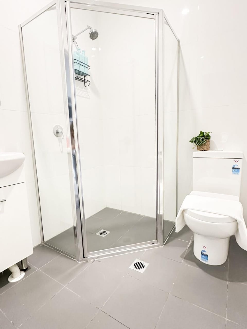 Fortuna Laguna Coastal Studio Free Parking All INC Apartment in Wollongong