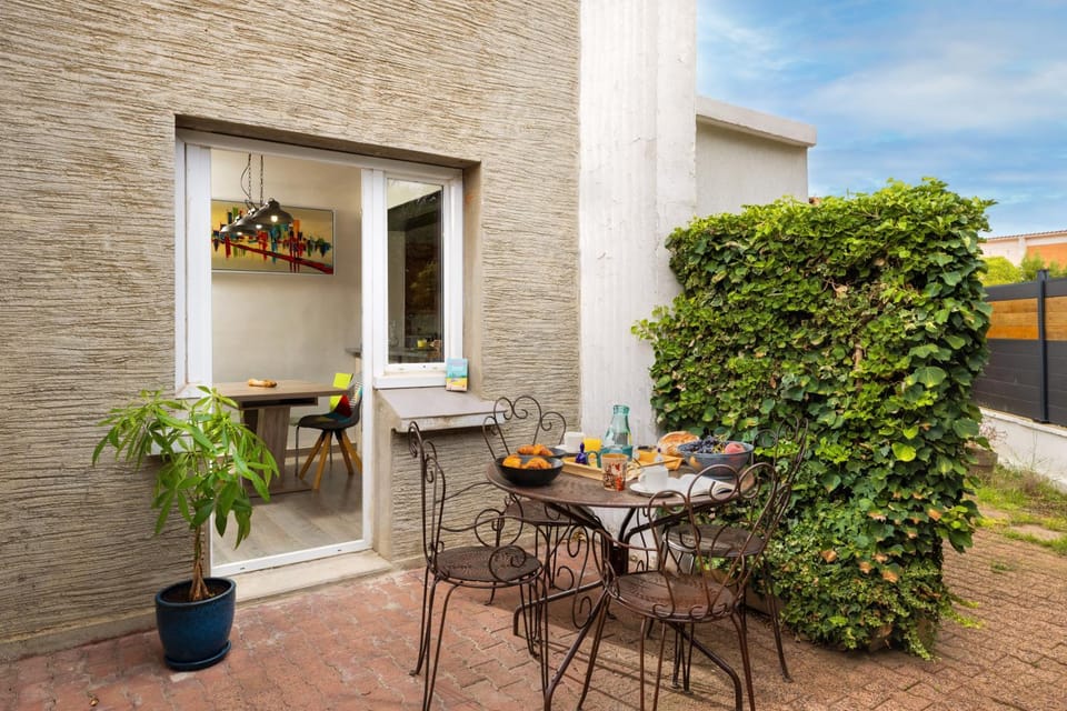 Patio, Dining area