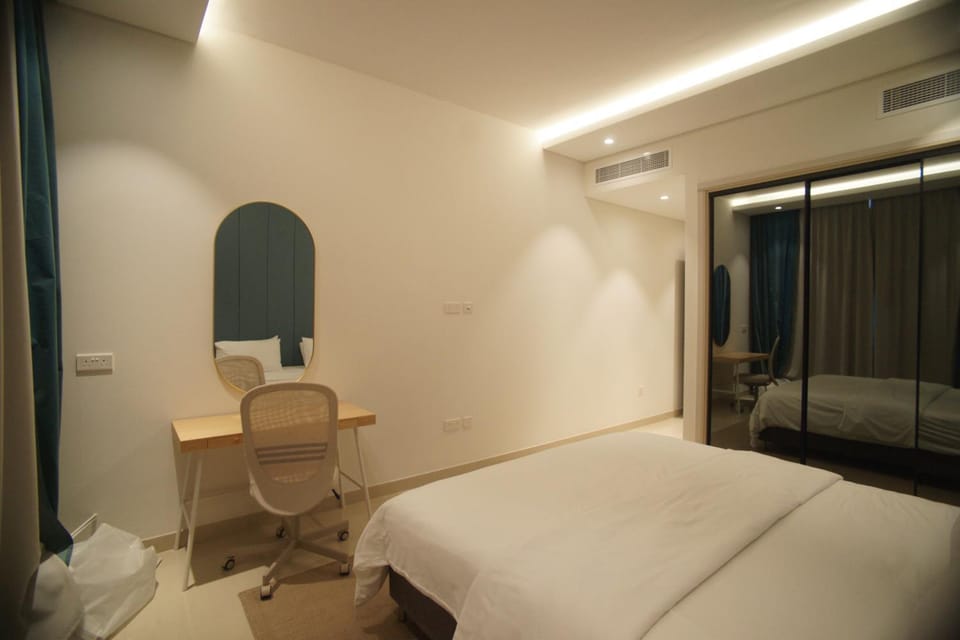 Bed, Photo of the whole room, Seating area, Bedroom, hair dresser, air conditioner