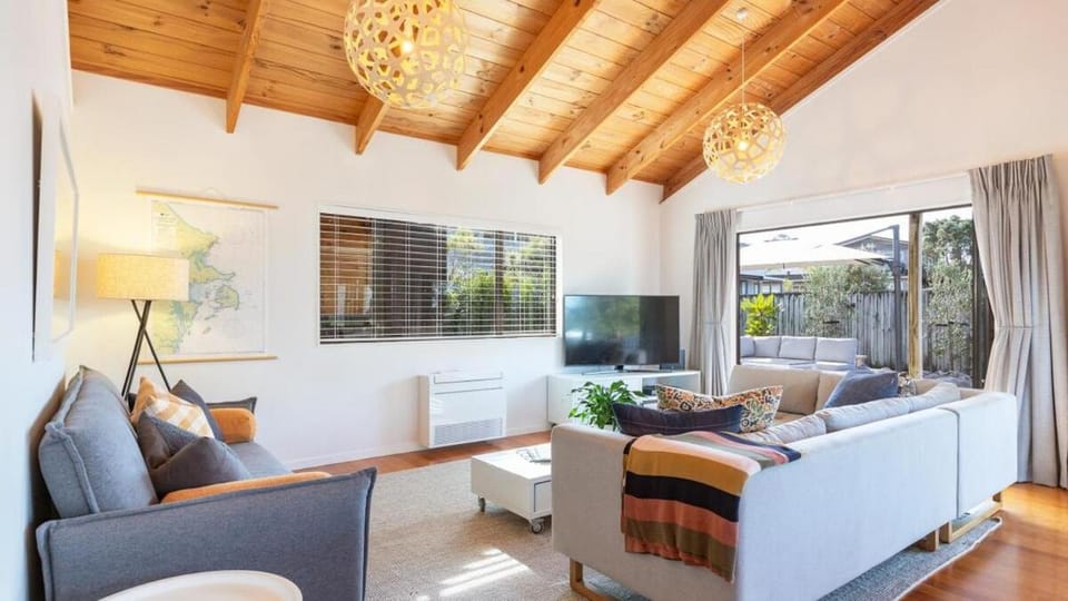 Omaha's Shore Thing House in Auckland Region