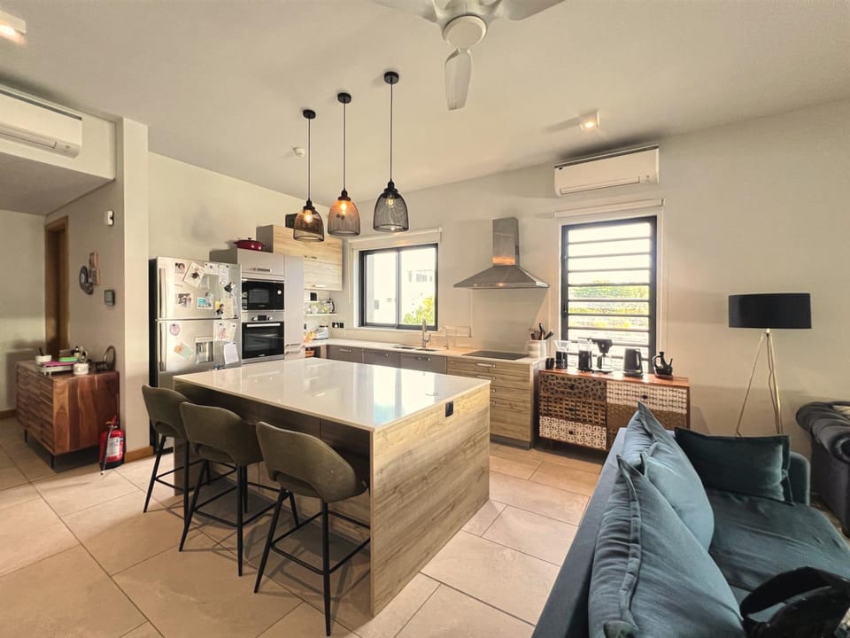 Kitchen or kitchenette, Dining area, oven, stove