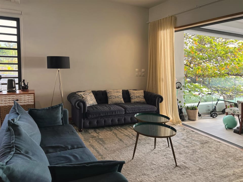 TV and multimedia, Living room, Seating area, Sea view