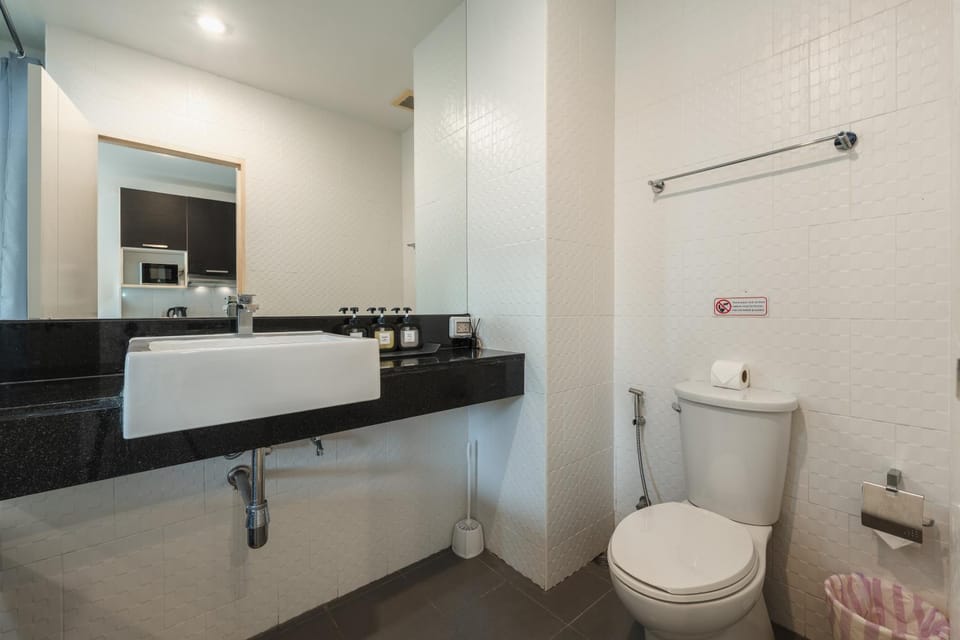 Chic Condo by Bcare - Purple Rose Apartment in Phuket