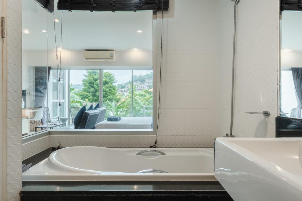 Chic Condo by Bcare - Purple Rose Apartment in Phuket