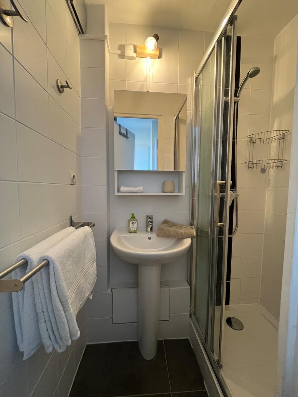 Shower, Bathroom, towels