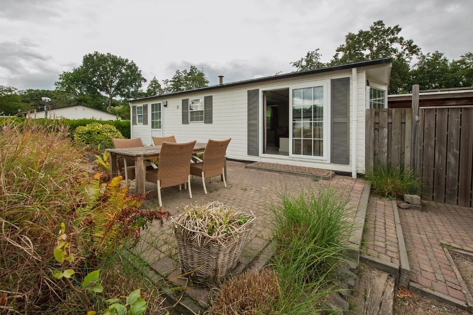 Property building, Garden, Dining area, Garden view