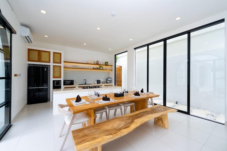Dining area, kitchen, air conditioner