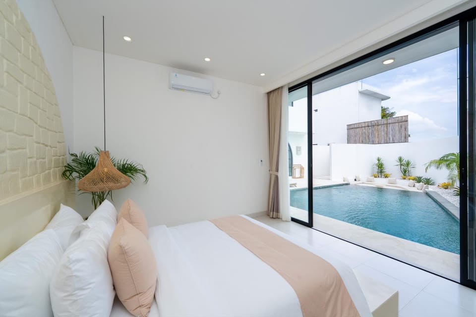 Bed, Bedroom, Pool view, air conditioner