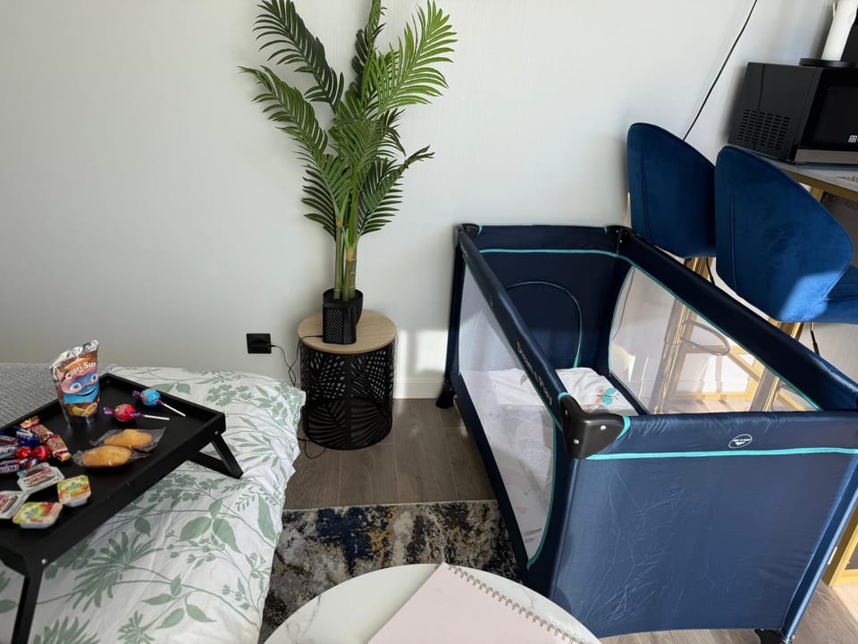 Tiny house - piscine et vélos Campground/ 
RV Resort in Centre-Val de Loire