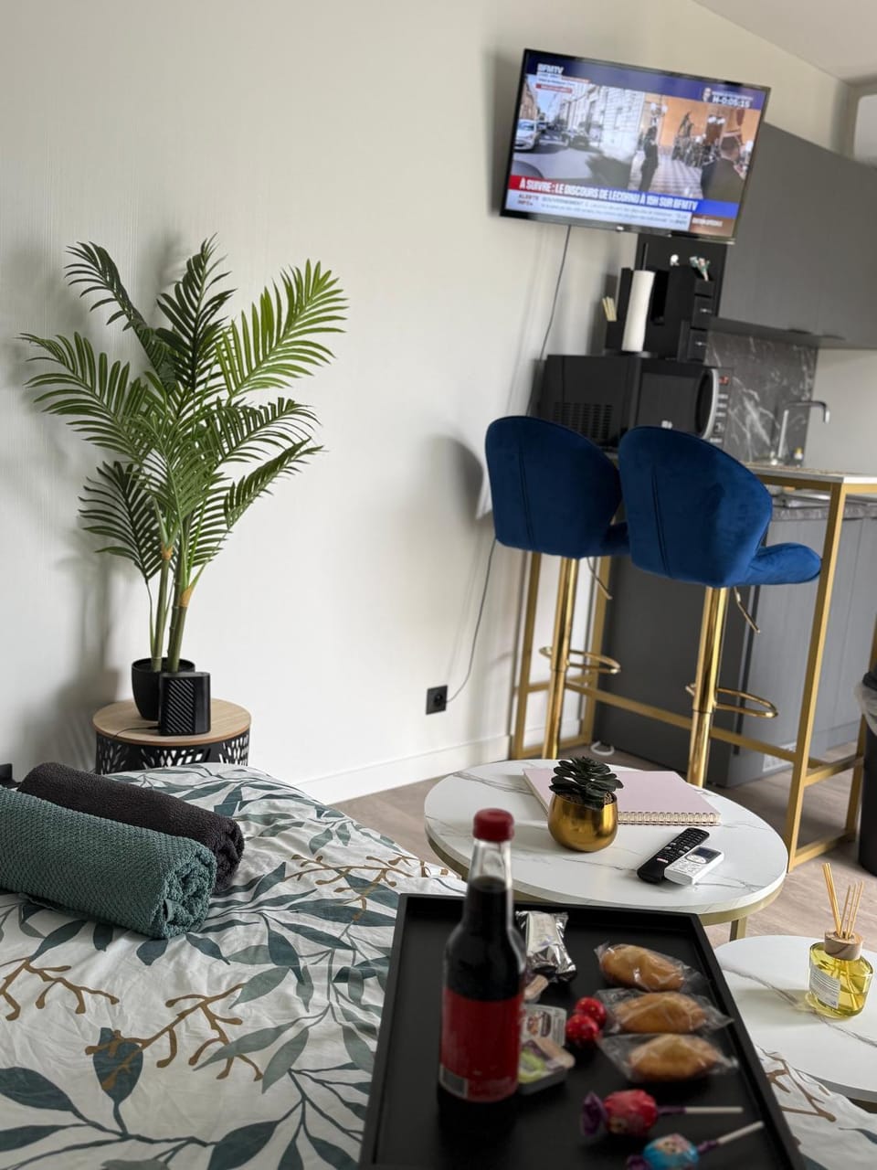 Tiny house - piscine et vélos Campground/ 
RV Resort in Centre-Val de Loire