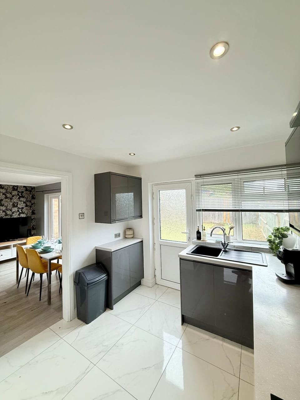 Home in between Bath and Bristol - Sleeps 6 guests House in Bristol