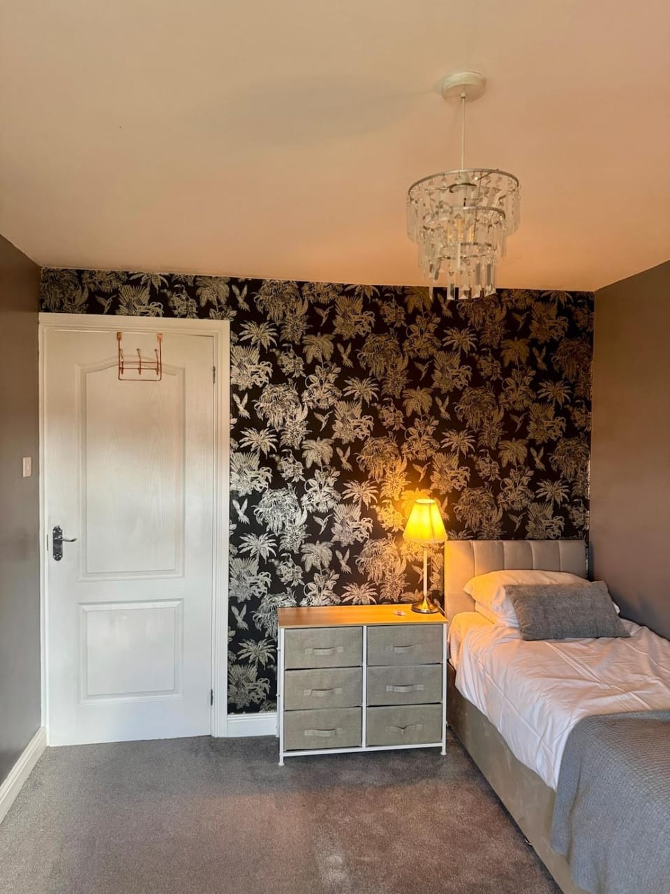 Home in between Bath and Bristol - Sleeps 6 guests House in Bristol