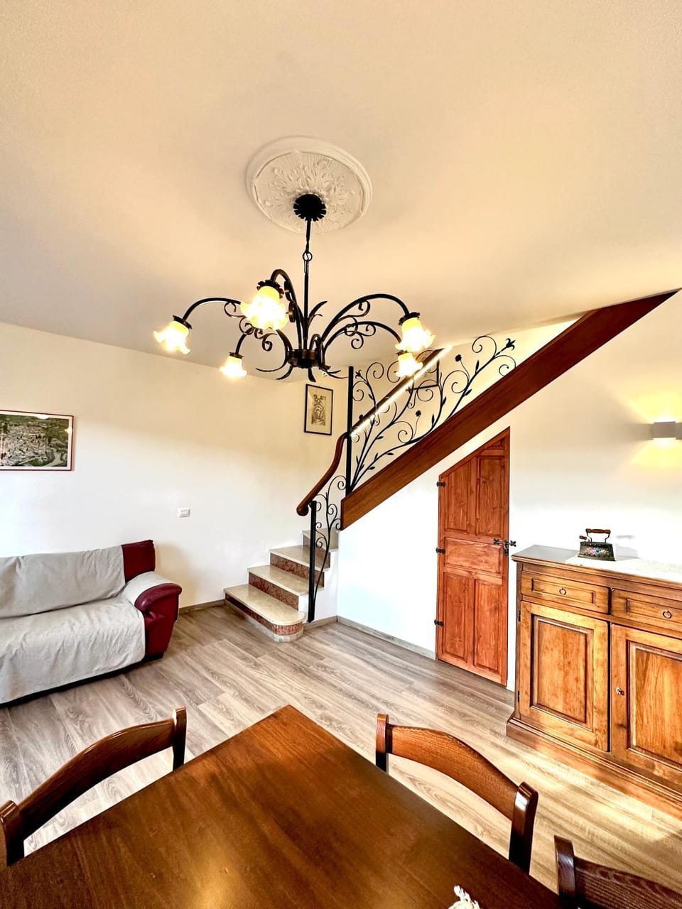 Bed, Living room, Seating area