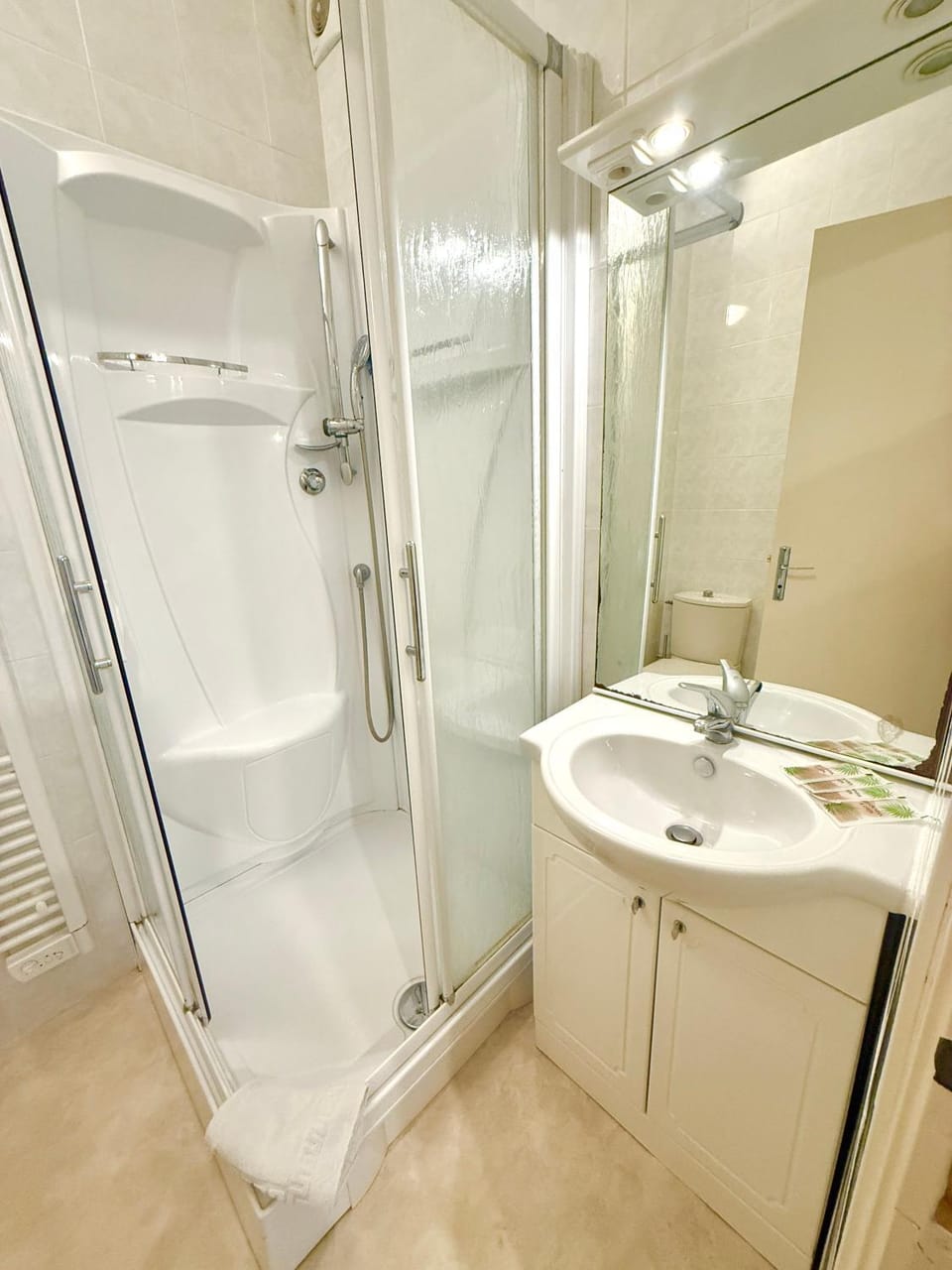 Shower, Bathroom, towels