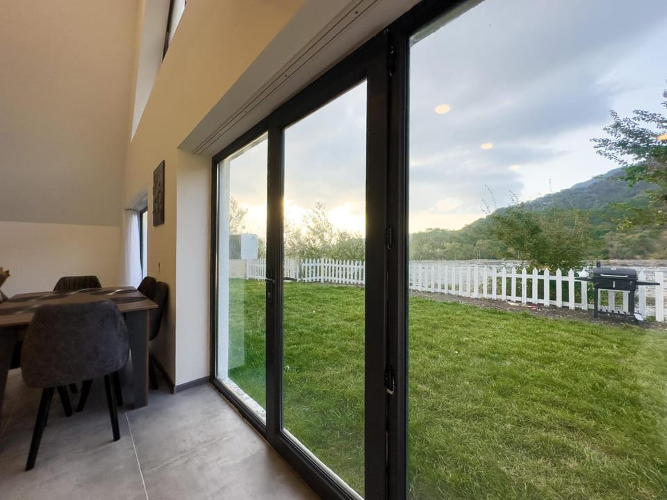 View (from property/room), Garden view, Mountain view, River view