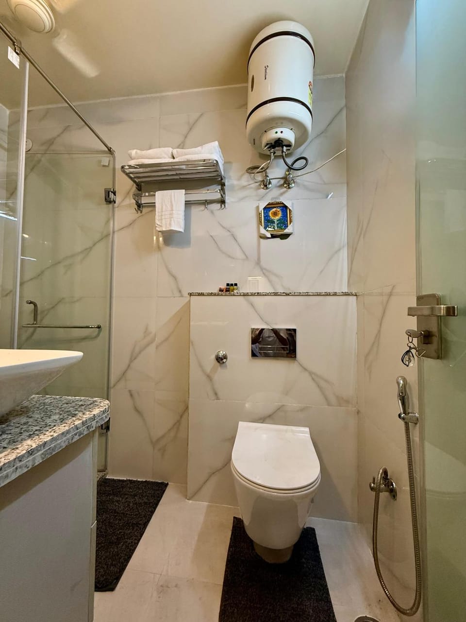 Shower, Toilet, Bathroom, towels