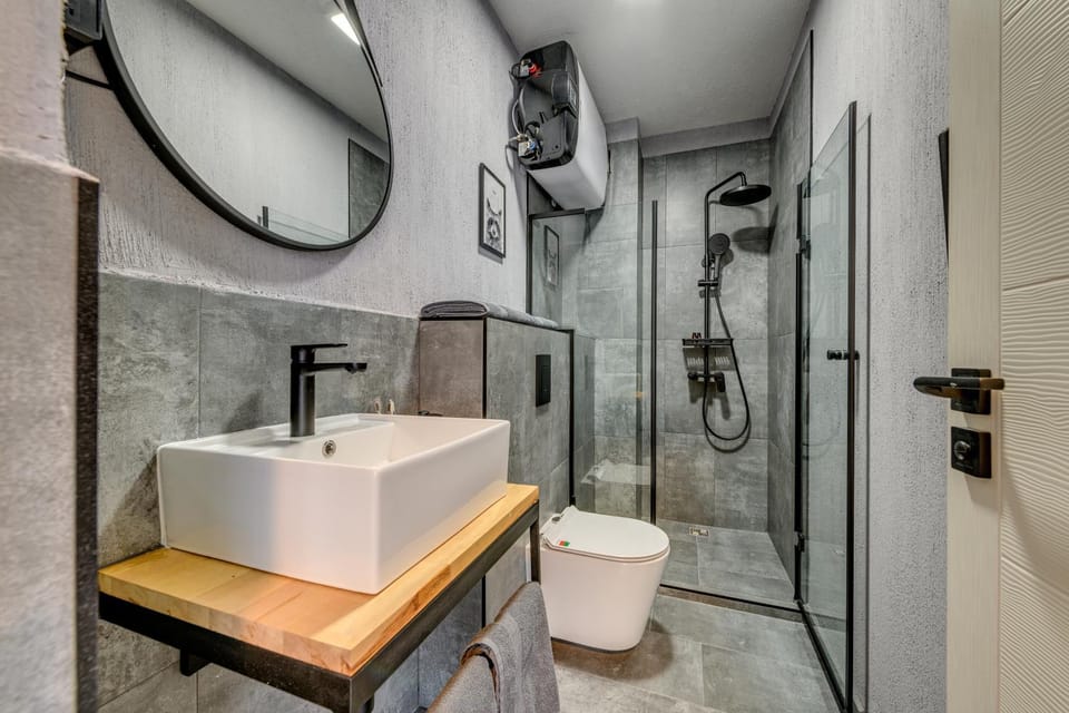 Shower, Toilet, Bathroom