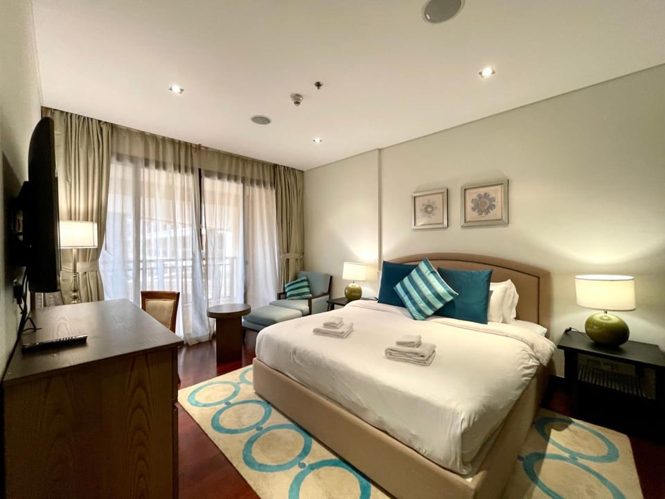 Specious 1 Br In Royal Amwaj Residences South Apartment in Dubai