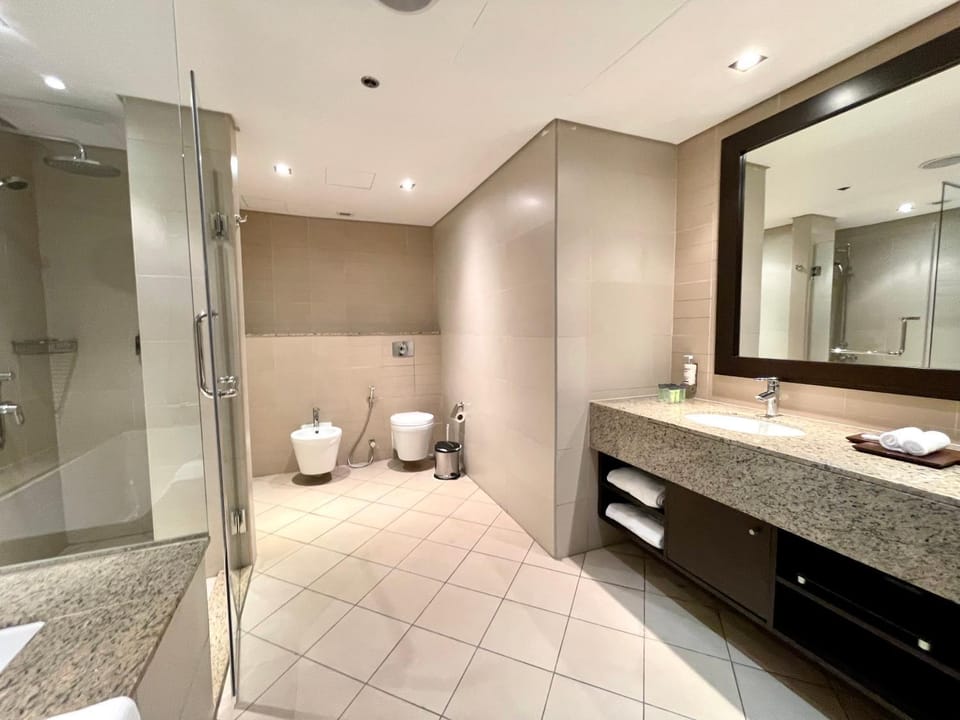 Specious 1 Br In Royal Amwaj Residences South Apartment in Dubai