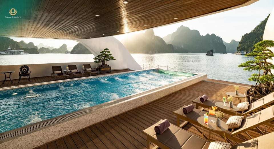 Swimming pool, sunbed, sunbed