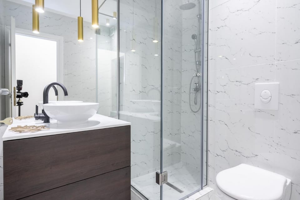Shower, Toilet, Bathroom, towels
