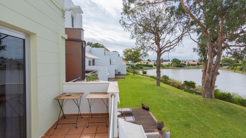 Balcony/Terrace, Garden view, Lake view