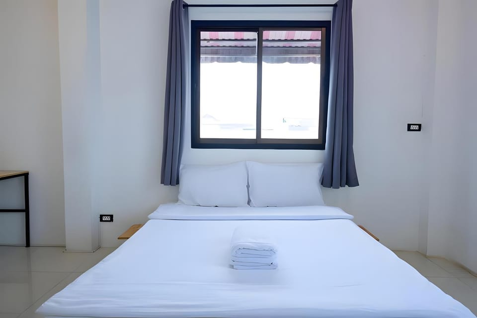 Bed, towels