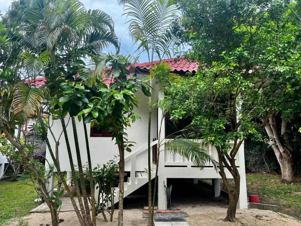 Beachfront Bungalow - Steps Away from the Sea House in Ko Samui