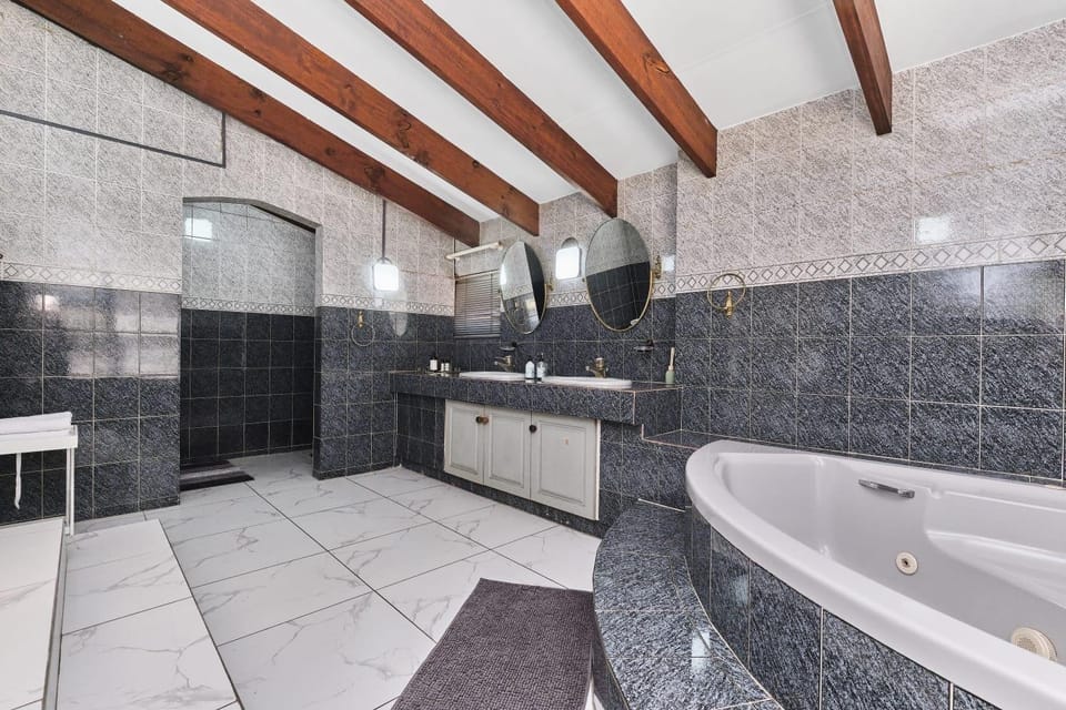 Villa Picasso - 2 Bedroom Villa in Sandton