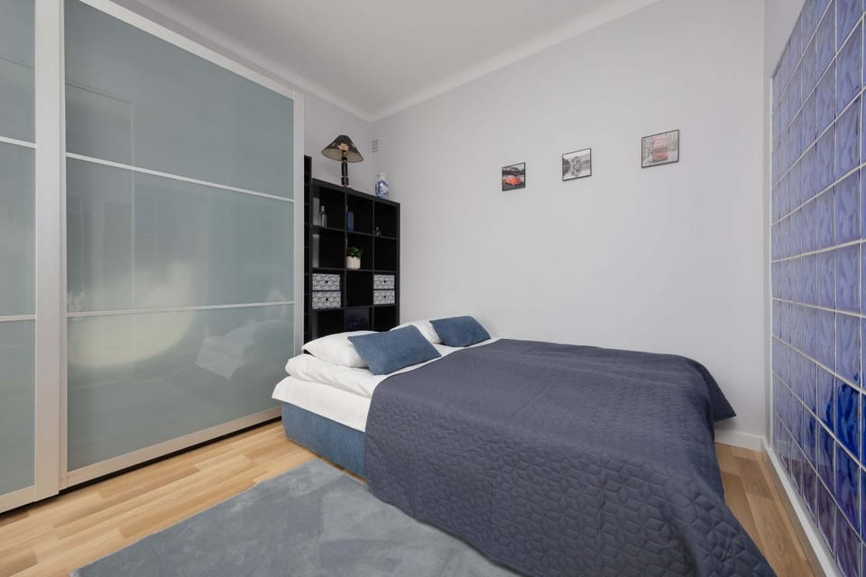 Bed, Living room