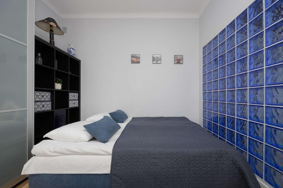Bed, Living room