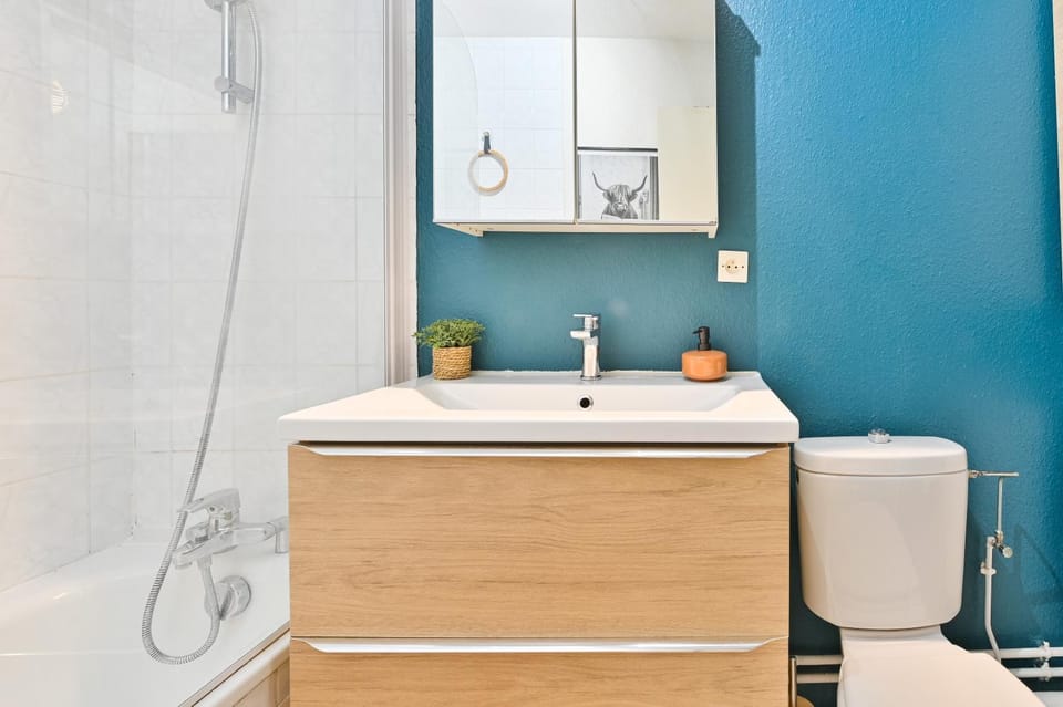 Shower, Toilet, Bathroom, Bath