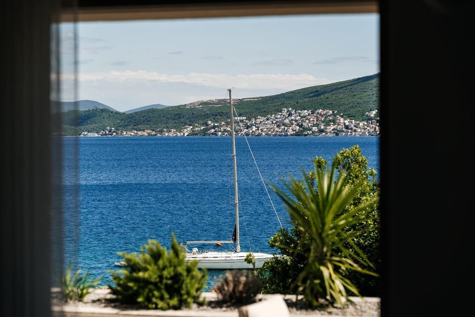 Mountain view, Sea view