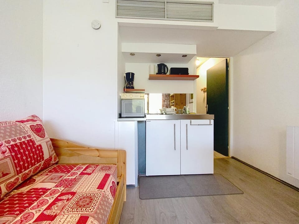 Kitchen or kitchenette, stove
