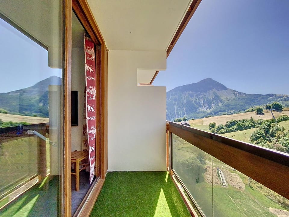 Balcony/Terrace, Mountain view