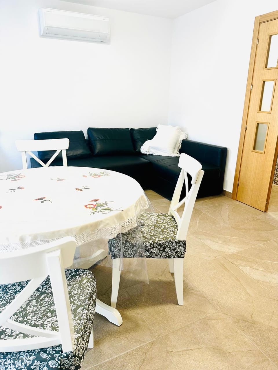 Living room, Seating area, Dining area, air conditioner