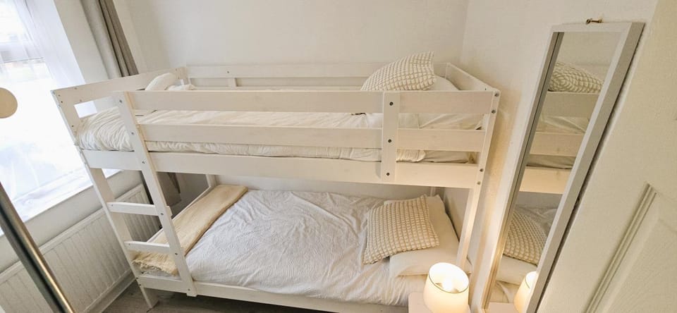 Bed, Photo of the whole room, Bedroom, bunk bed