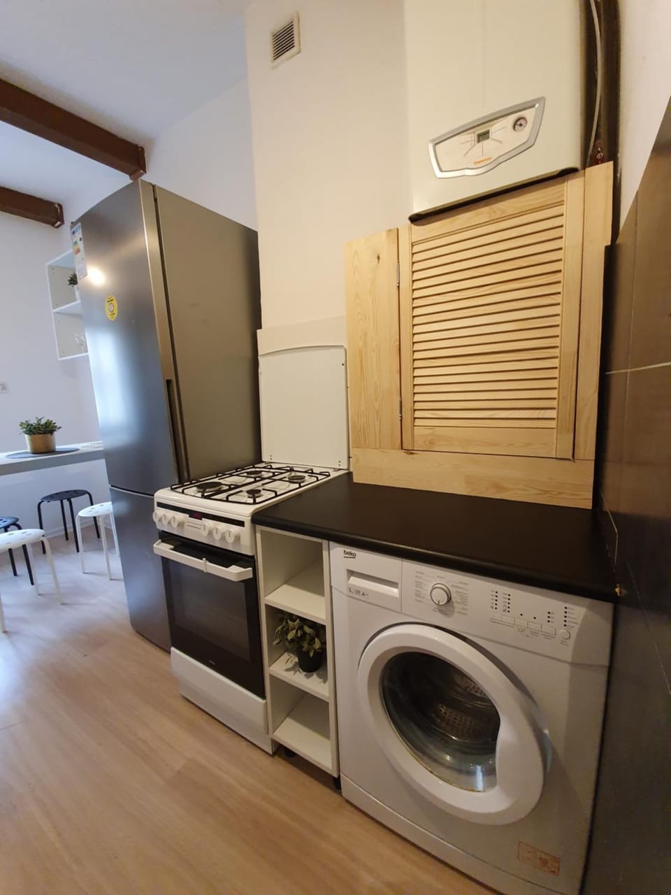 Kitchen or kitchenette, stove, washing machine