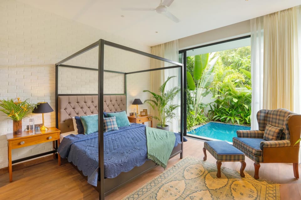 Photo of the whole room, Bedroom