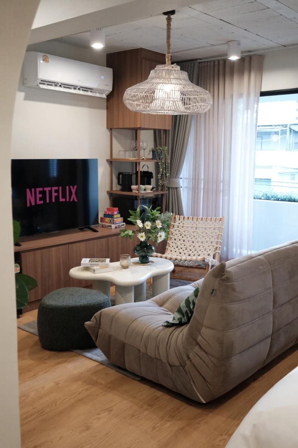 The Shantipan Jasmine - Cozy City Retreat 400m from BTS Station Apartment in Bangkok