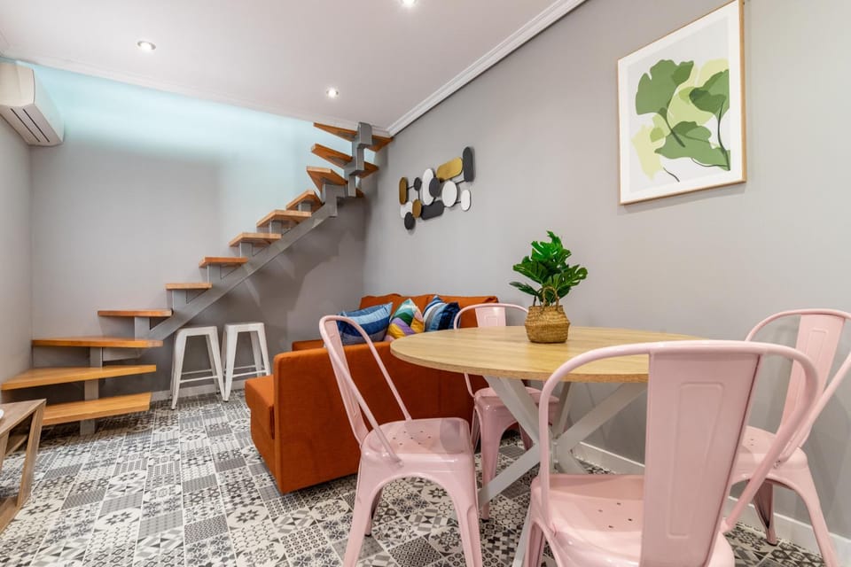 Living room, Seating area, Dining area