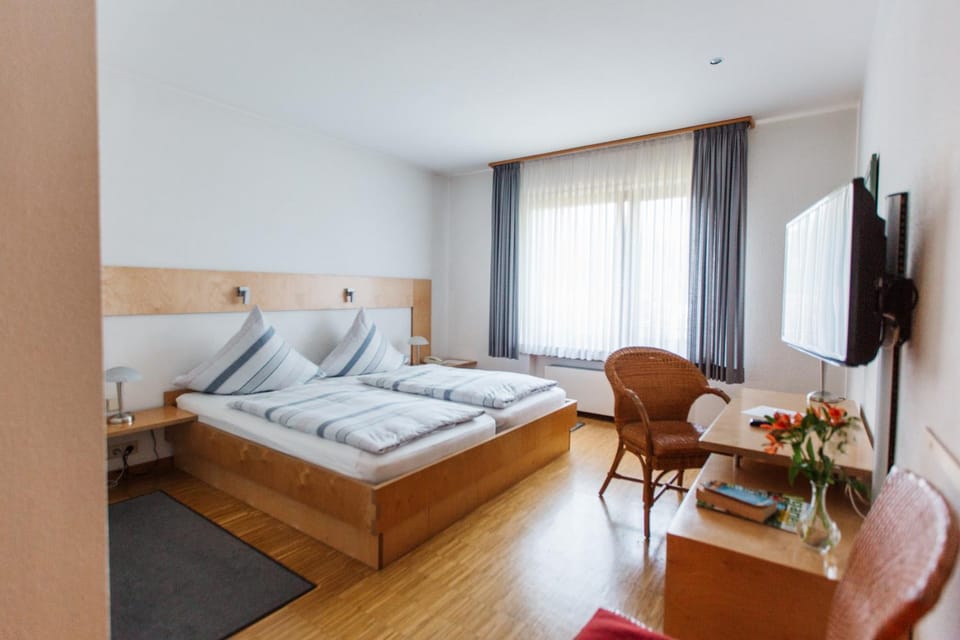 TV and multimedia, Photo of the whole room, Bedroom