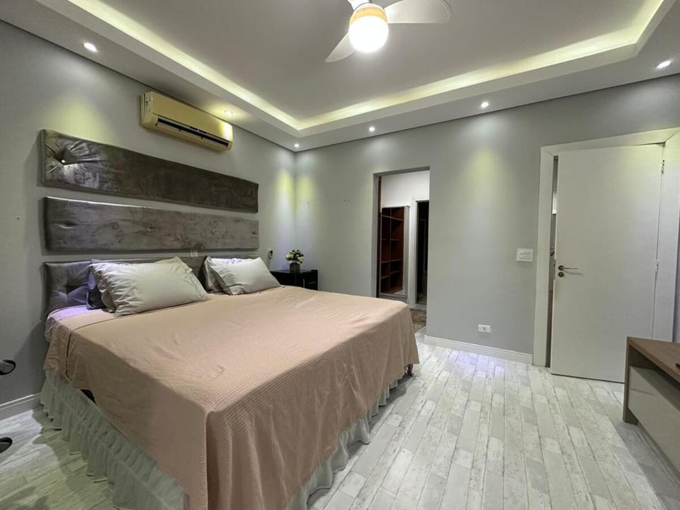 Bed, Bedroom, air conditioner