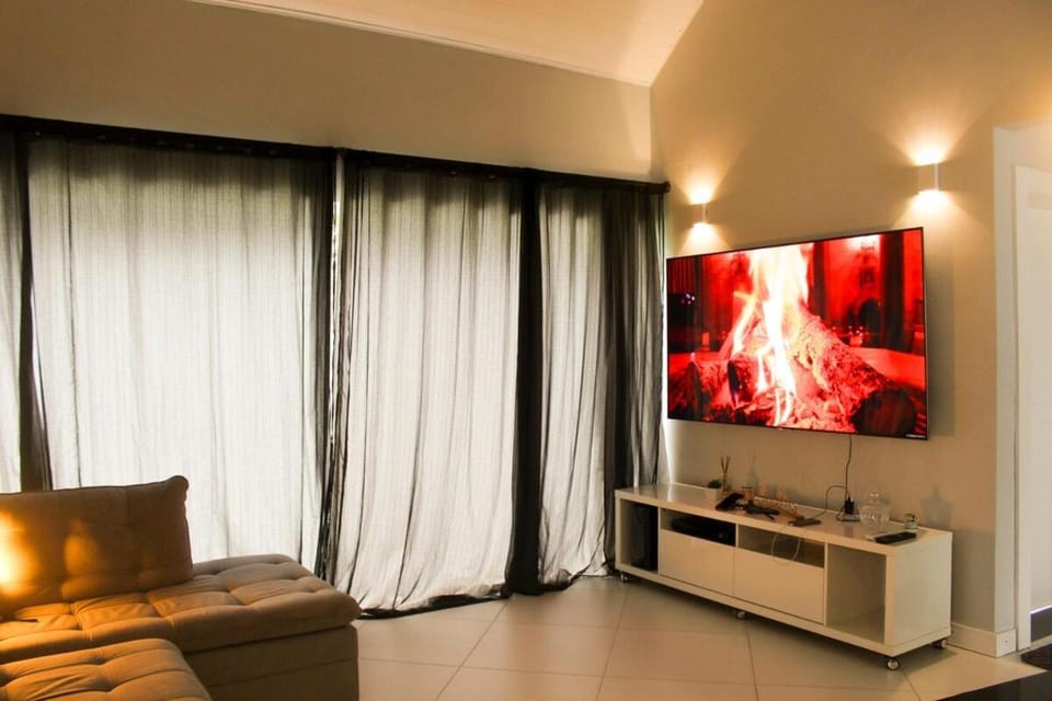 Communal lounge/ TV room, TV and multimedia, Living room, Seating area, Evening entertainment