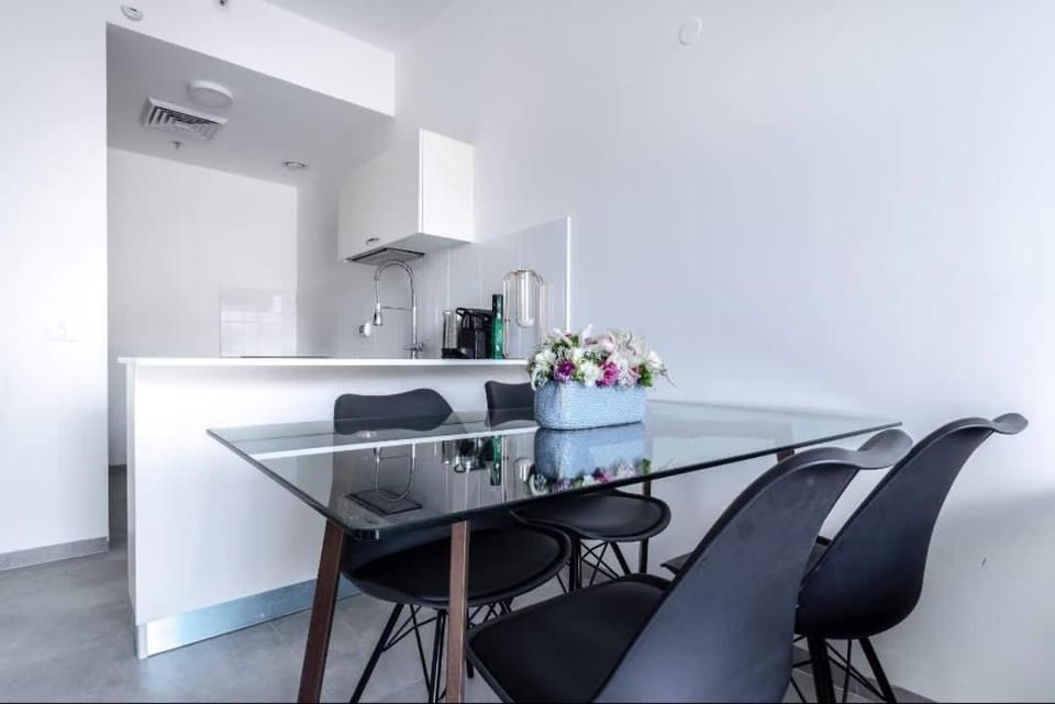Stylish 2BR Apartment with Parking & Views in Jaffa Street Apartment in Jerusalem