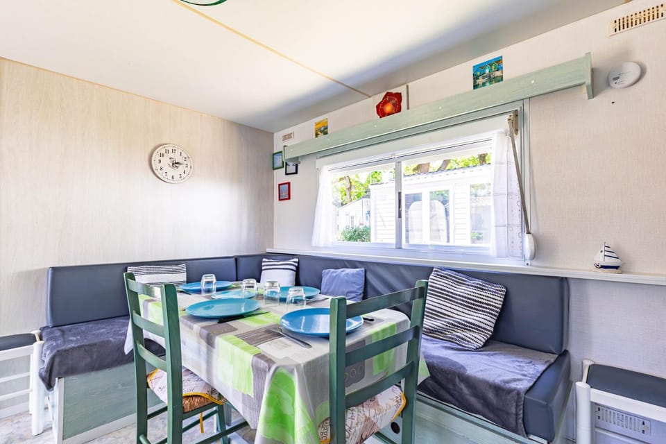 Property building, Living room, Bedroom