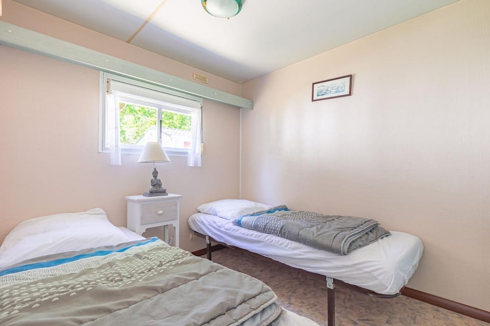 Property building, Living room, Bedroom