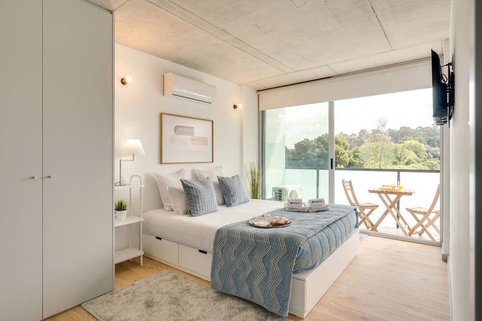 Bed, TV and multimedia, View (from property/room), Balcony/Terrace, Bedroom, air conditioner